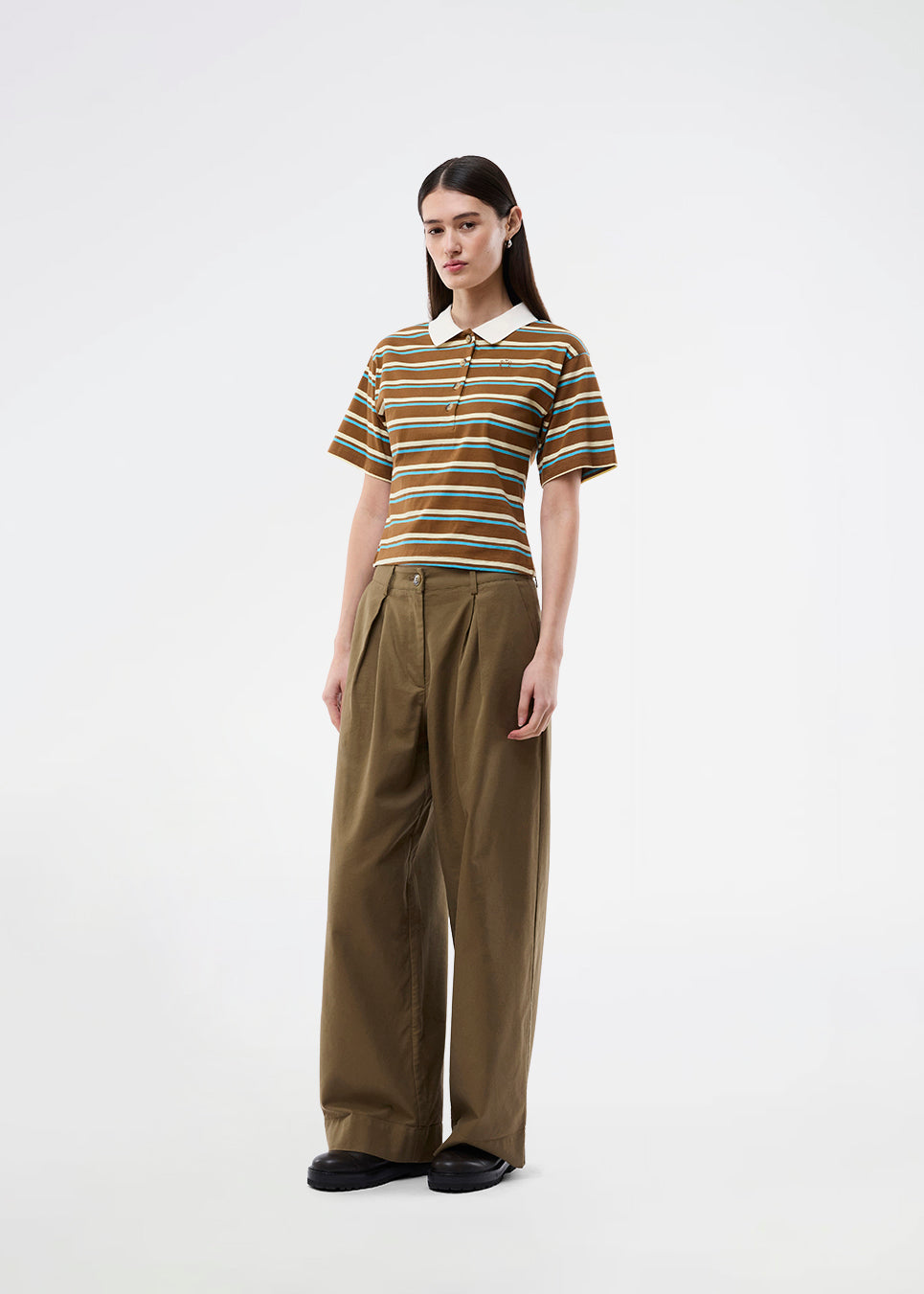 Short-sleeve polo with stripes. The StetsonMD SS Polo is fitted with wide sleeves and features a collar, buttons, and a subtle chest logo. A sporty and modern top that combines classic details with a feminine fit.
 