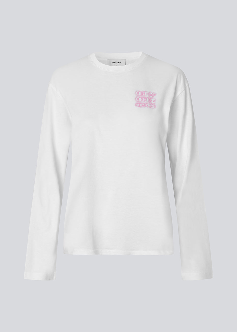 Long-sleeved white T-shirt in 100% organic cotton with "Out of Office" print on the chest. The Sugarmd LS shirt is a casual but cool choice for everyday life with the quote in a fresh pink color.