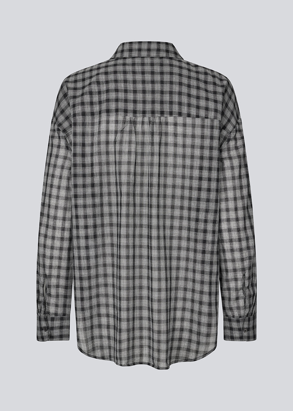 Cool oversized shirt in checks with collar, long sleeves and classic button closure. The Suttonmd Shirt adds a casual and stylish touch to your everyday wardrobe.