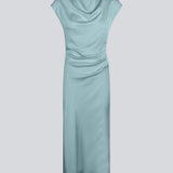 Sleeveless maxi dress in blue with pleats in the side. TailorMD dress is made in satin and has a high neck, invisible zipper in the back and a slit in the side seam. The model is 175 cm and wears a size s/36.
