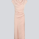 Sleeveless maxi dress in light pink with pleats on the side. TailorMD dress is made in satin and has a high neck, an invisible zipper in the back and a slit in the side seam. The model is 175 cm and wears a size s/36.