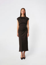 Sleeveless maxi dress with pleats in the side. TailorMD dress is made in satin and has a high neck, invisible zipper in the back and a slit in the side seam. The model is 175 cm and wears a size s/36.
