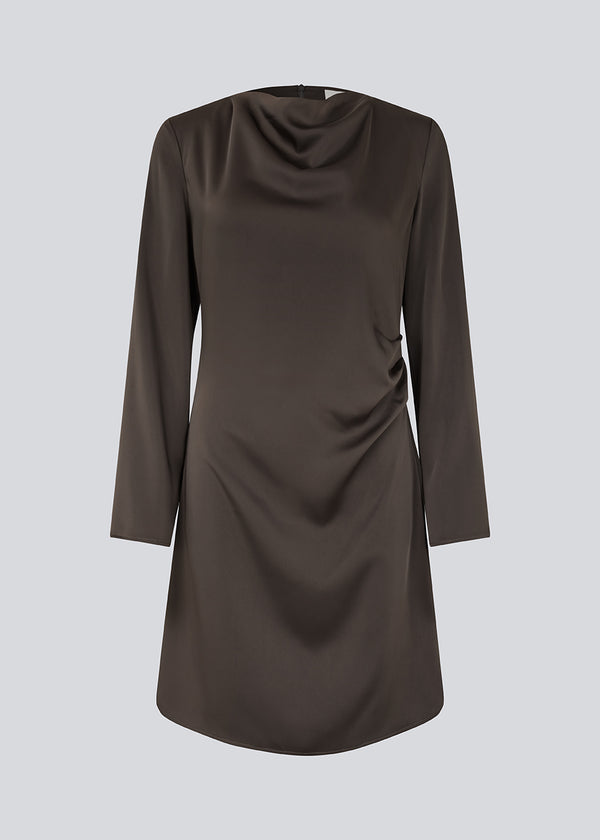 Our very popular and always sold out Tailormd dress now in a new shorter version with long sleeves.&nbsp;The dress is brown and has flattering gathering at the waist and a slight waterfall neckline. The TailorMD dress is made in a beautiful satin and has long sleeves and an invisible zipper in the back.
