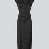 Long sleeveless satin dress. The TailorMD print dress features a high neckline, hidden zipper, and elegant side slit – sophisticated and timeless. The model is 177 cm and wears a size s/36.