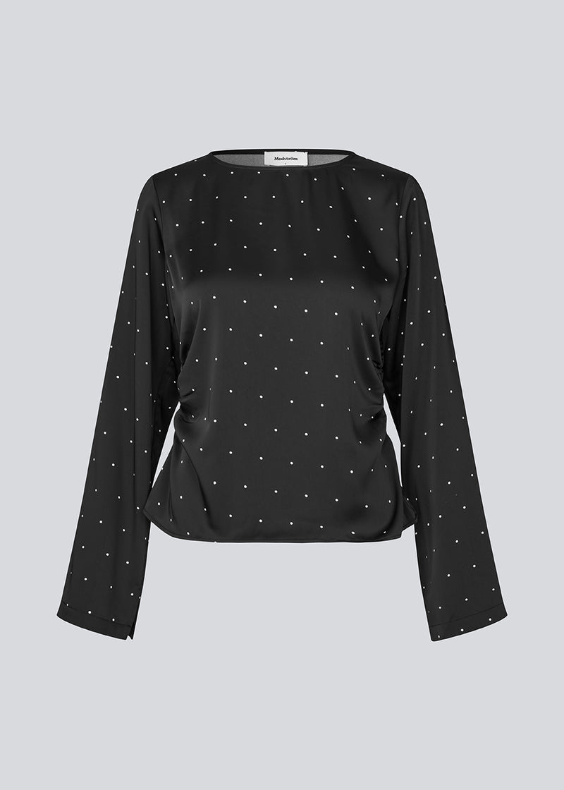 Sleeveless satin top. The TailorMD print top has a flattering open back and tie closure – elegant and feminine with a modern edge.