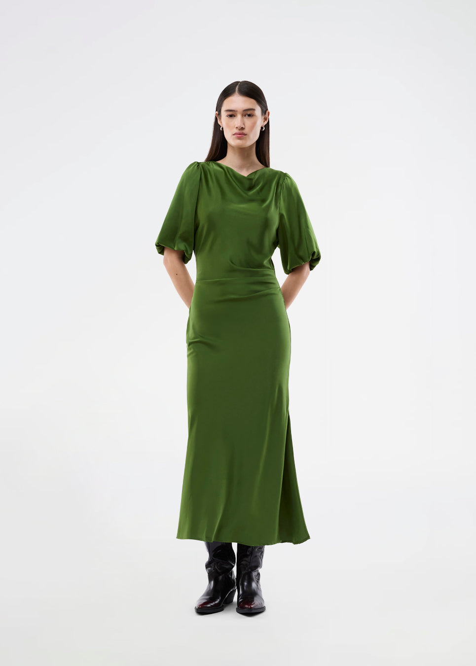 Short-sleeved dress with ruched detailing in soft satin. The TailorMD Dress features a high neckline, invisible back zip, and side slit - an elegant and flattering style, perfect for both evening wear and stylish everyday looks.