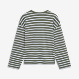 TaimMD Stripe LS T-shirt is a long-sleeved T-shirt with a relaxed fit and round neckline. The design features a classic striped pattern, dropped shoulders and long, straight sleeves. Style it with jeans or relaxed trousers for an easy everyday look.