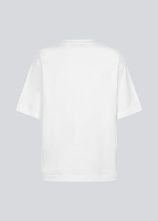 Short-sleeved t-shirt with in white logo in cotton jersey. Takoda t-shirt has a casual fit a round neck.