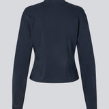 Slightly cropped long-sleeved t-shirt in navy in 100% organic cotton. Tampamd t-shirt has a round neck and a fitted look.