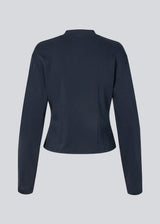 Slightly cropped long-sleeved t-shirt in navy in 100% organic cotton. Tampamd t-shirt has a round neck and a fitted look.
