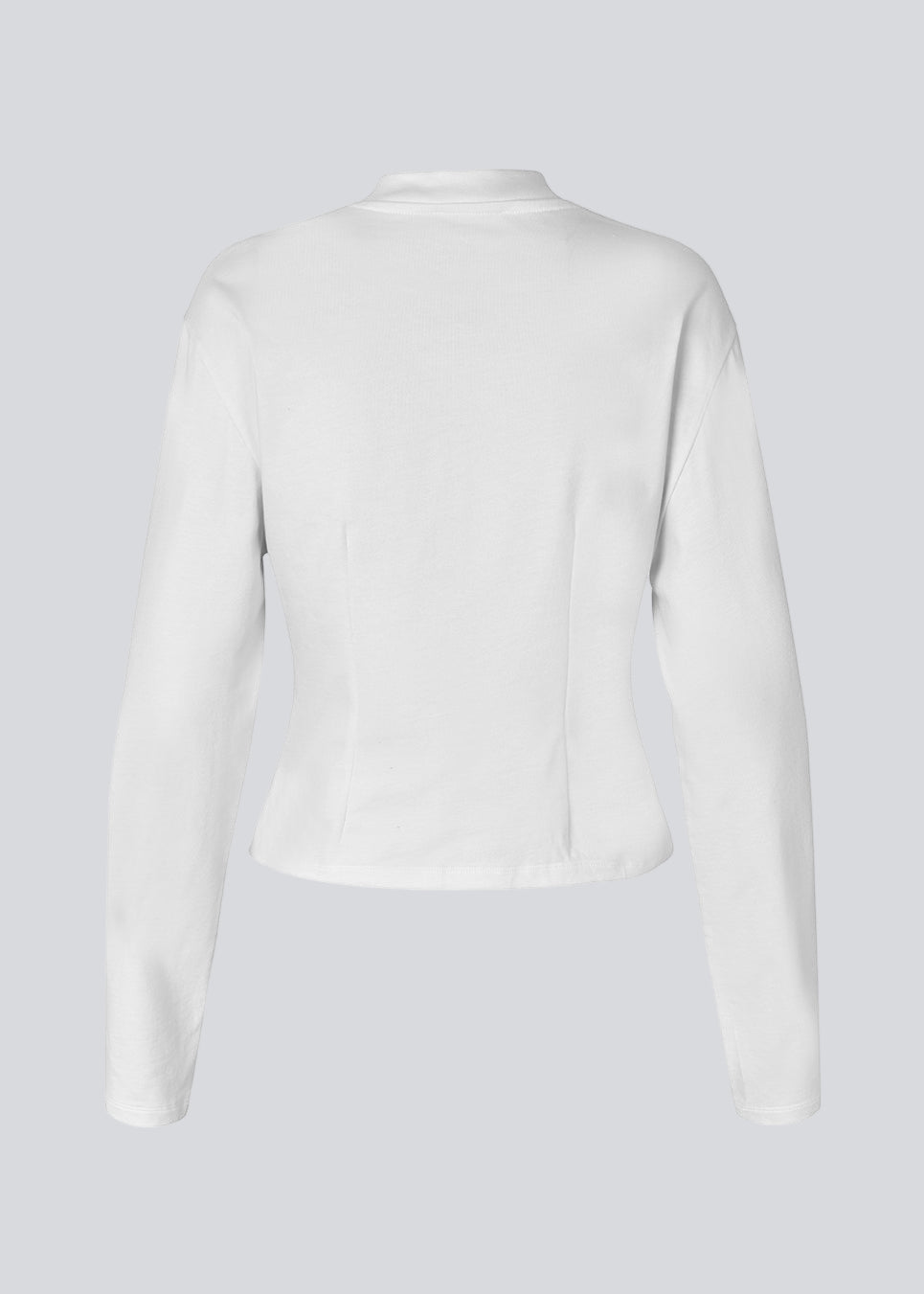 Slightly cropped long-sleeved t-shirt in white in 100% organic cotton. Tampamd LS t-shirt has a round neck and a fitted look.