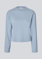 Light cropped T-shirt in soft 100% organic cotton. The TampaMD T-Shirt features a round neckline, long sleeves, and a fitted silhouette - a sleek and trendy wardrobe essential, perfect for layering or casual looks.