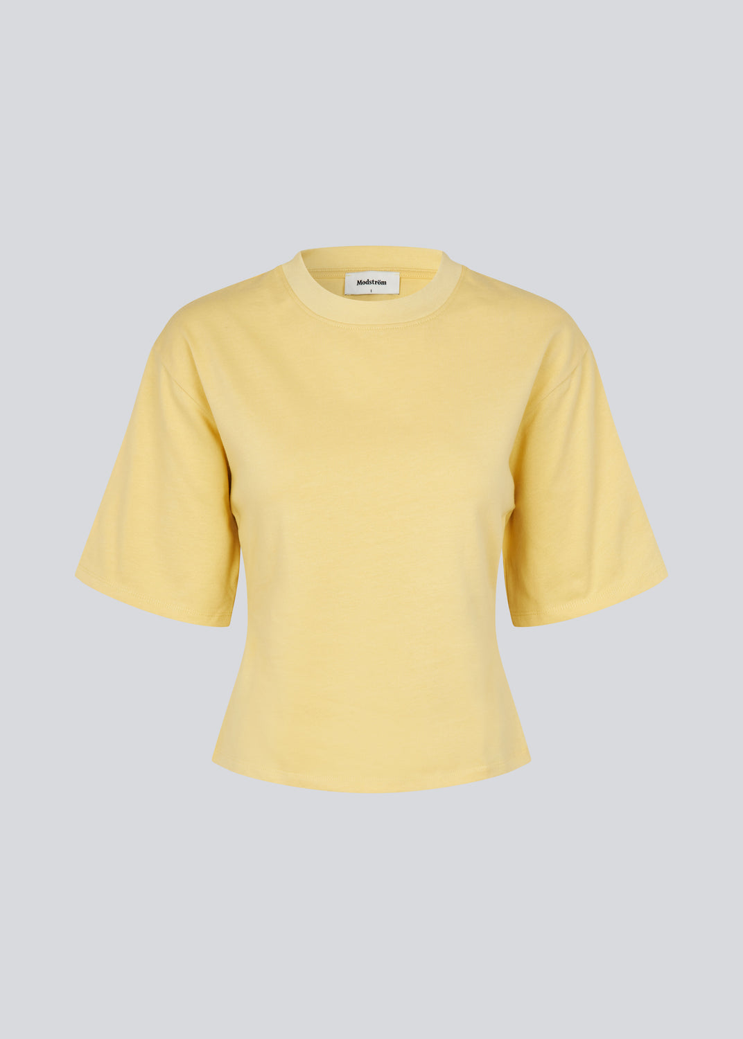 Slighly cropped t-shirt in yellow in 100% organic cotton. Tampamd t-shirt has a round neck and a fitted look.
