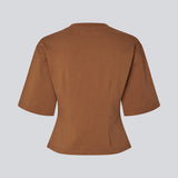 Slighly cropped t-shirt in 100% organic cotton. Tampamd t-shirt has a round neck and a fitted look.