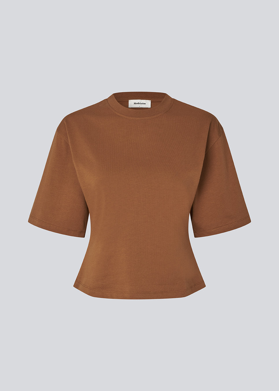 Slighly cropped t-shirt in 100% organic cotton. Tampamd t-shirt has a round neck and a fitted look.