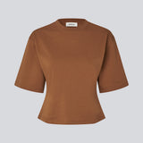 Slighly cropped t-shirt in 100% organic cotton. Tampamd t-shirt has a round neck and a fitted look.