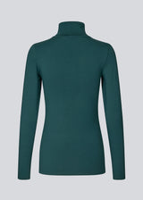 Nice high-necked knit in a tight fit, which is perfect for any occasion. 