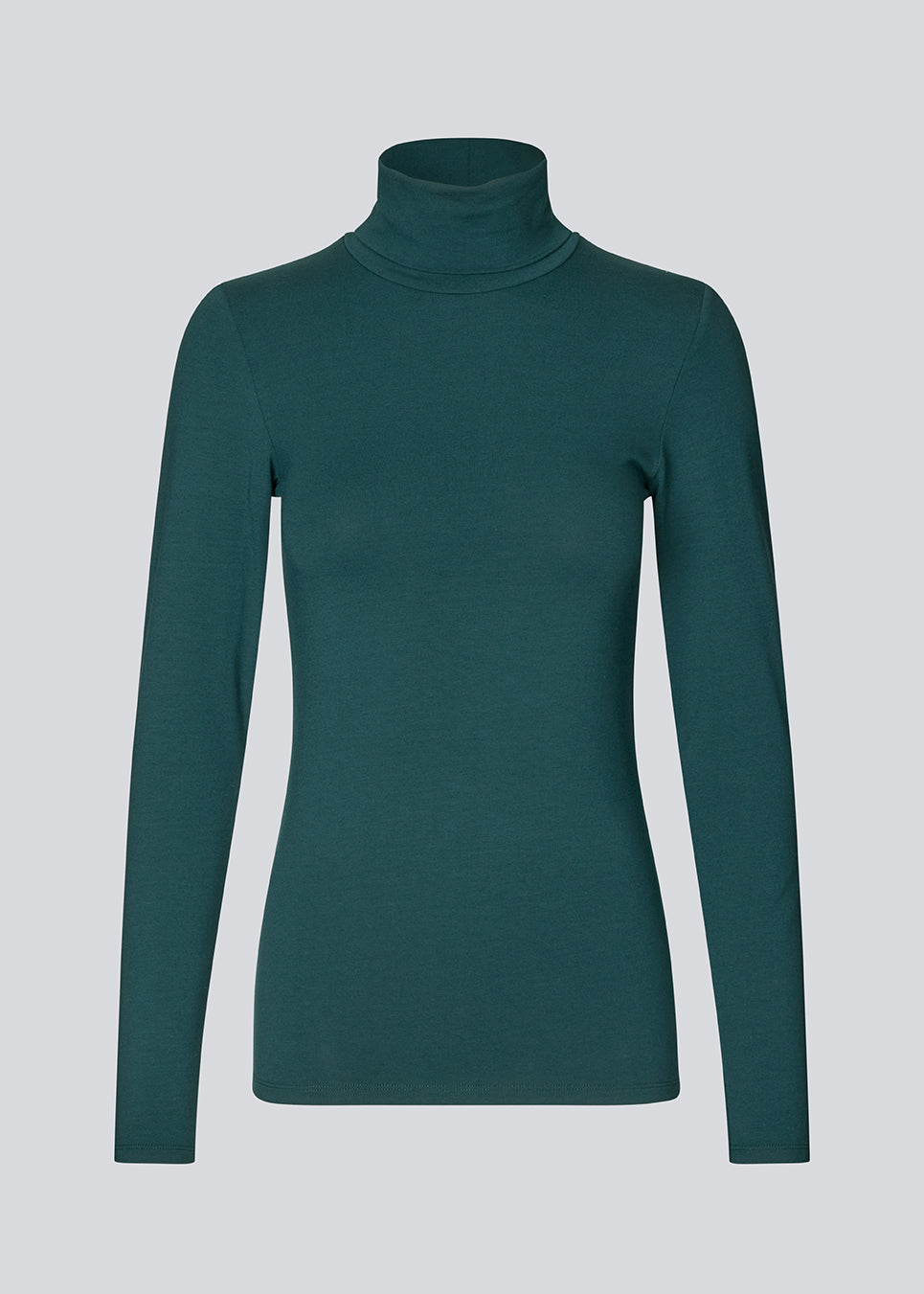 Nice high-necked knit in a tight fit, which is perfect for any occasion. 