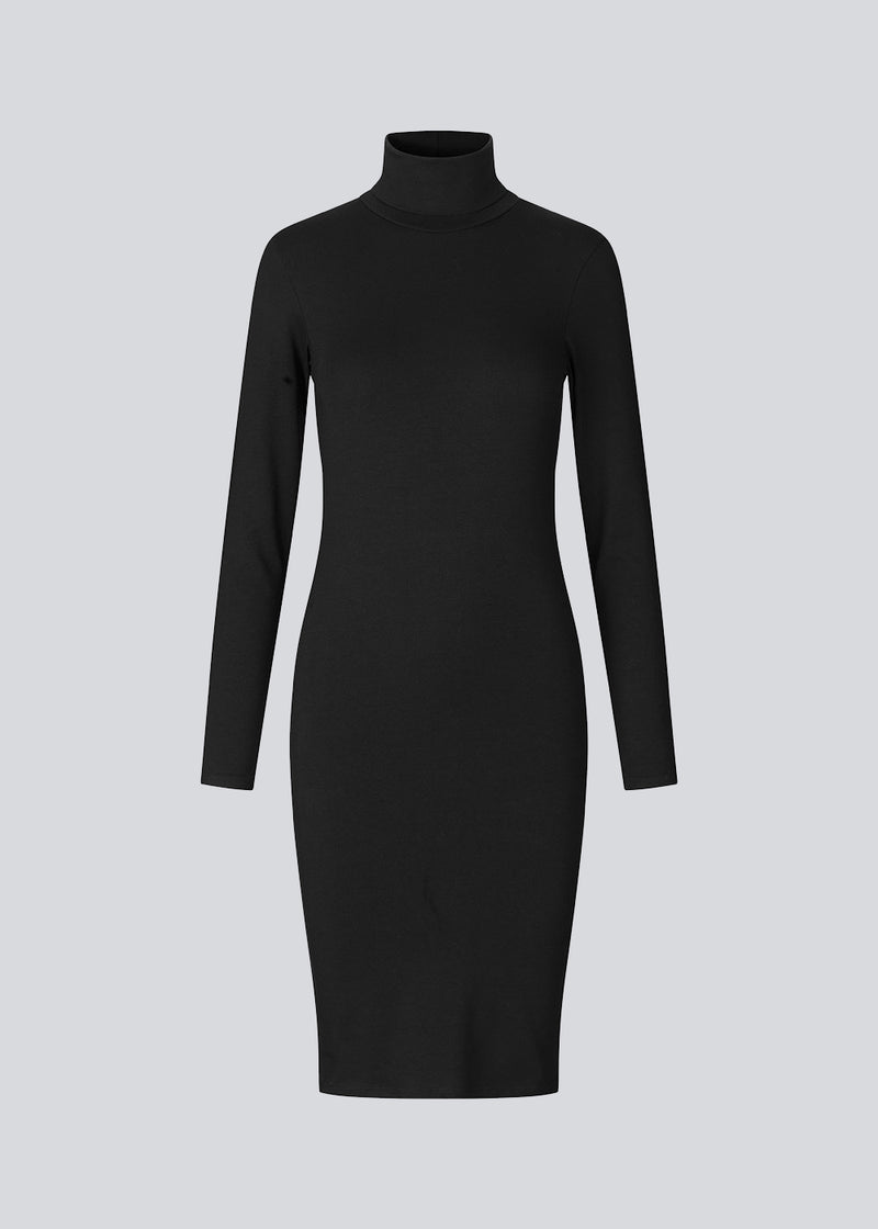 Nice black dress with long sleeves and a high neck. Tanner dress is in a nice cotton/modal quality and has a slim fit. A basic must-have in your wardrobe.