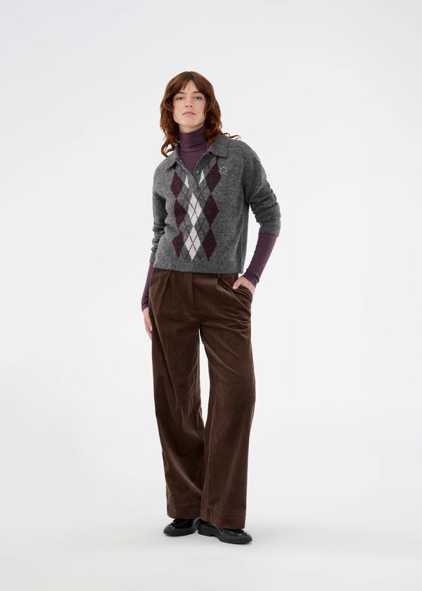 Nice high-necked knit in a tight fit, which is perfect for any occasion.&nbsp;