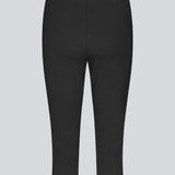 Black capri pants in a soft jersey material. Tanny capri pants has an elastic waistband and a slit with a zipper. The model is 175 cm and wears a size S/36.
