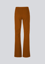 Nice pants with flared legs and front pockets. In the color maple. The stretchy material and elastic waist create the perfect fit.