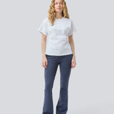 Nice pants with flared legs and front pockets. The stretchy material and elastic waist creates the perfect fit. The model is 174 cm and wears a size S/36