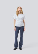 Nice pants with flared legs and front pockets. The stretchy material and elastic waist creates the perfect fit. The model is 174 cm and wears a size S/36