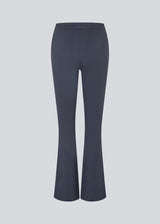 Nice pants with flared legs and front pockets. The stretchy material and elastic waist creates the perfect fit. The model is 174 cm and wears a size S/36
