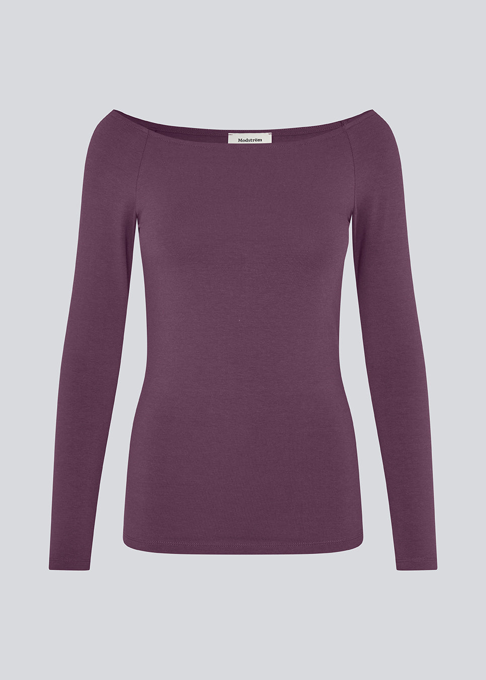 Tansy LS top has a simple expression with a wide neckline and long, slim sleeves. The top has a tight-fitted silhouette. The model is 173 cm and wears a size S/36