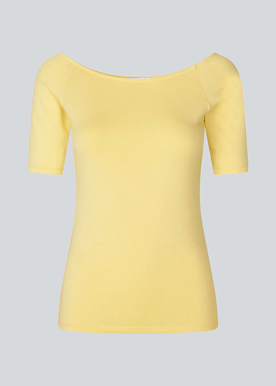 Tansy top in yellow has a simple look with a wide neckline at front and back and narrow sleeves. The top is slim fit without being tight. The model is 174 cm and wears a size S/36