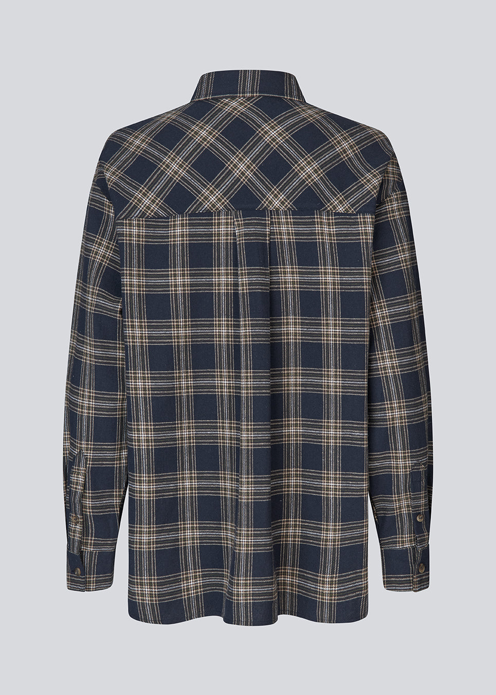 Classic oversize shirt in flannel in navy sky. TappoMD shirt has a chest pocket, button closure in front and a manchet with button closure.&nbsp;