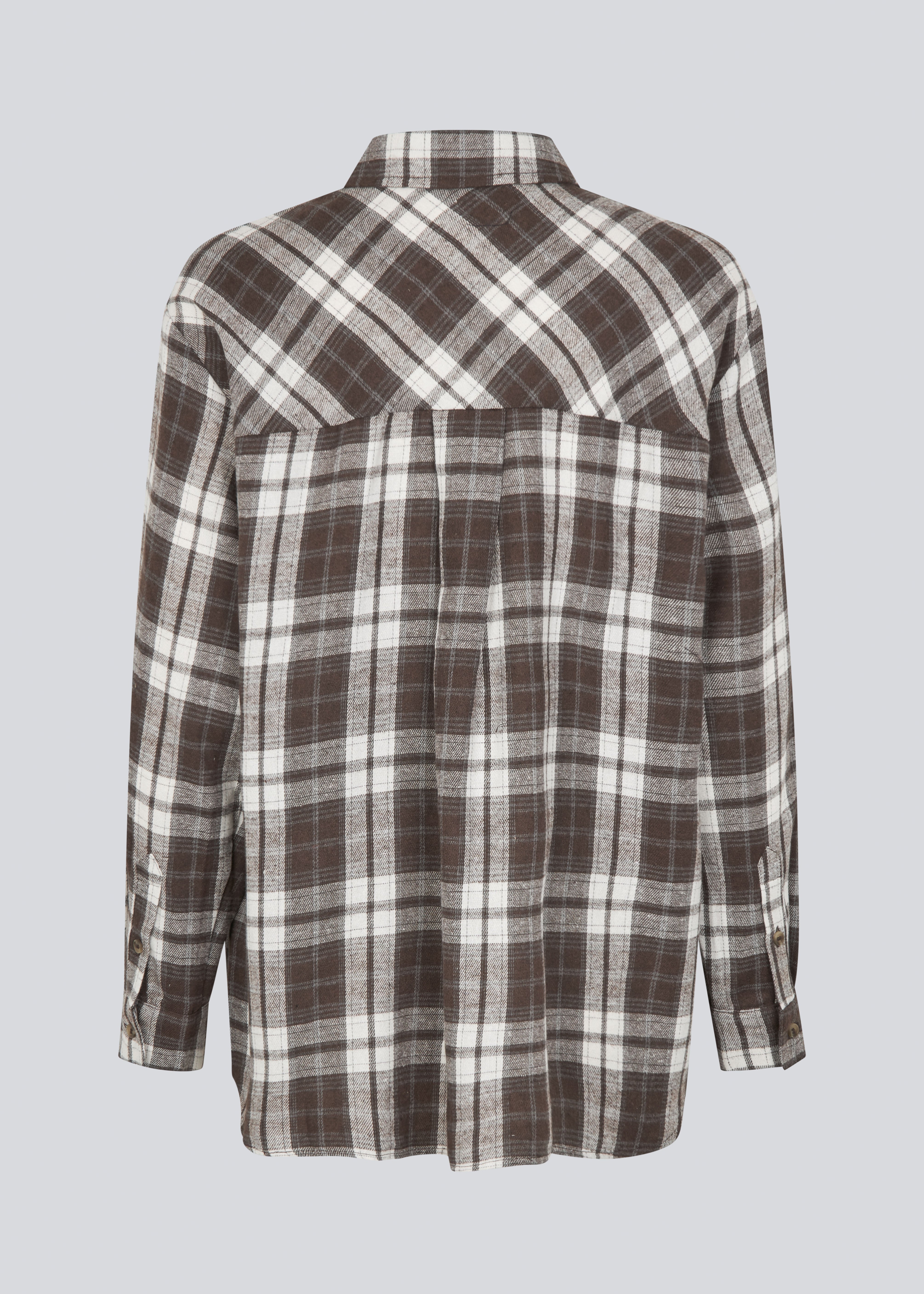 Classic oversize shirt in flannel in brown. TappoMD shirt has a chest pocket, button closure in front and a manchet with button closure.&nbsp;