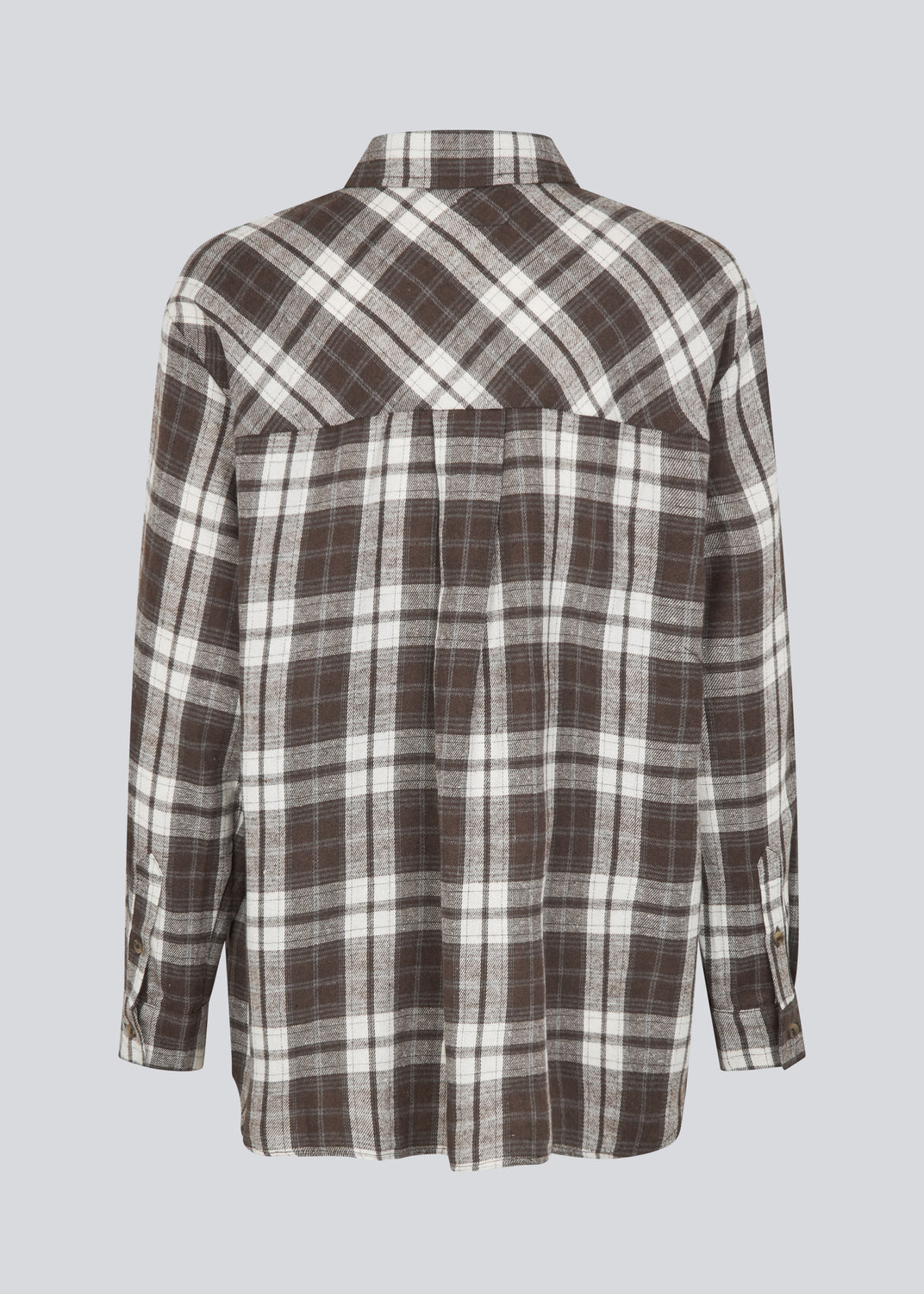 Classic oversize shirt in flannel in brown. TappoMD shirt has a chest pocket, button closure in front and a manchet with button closure.&nbsp;