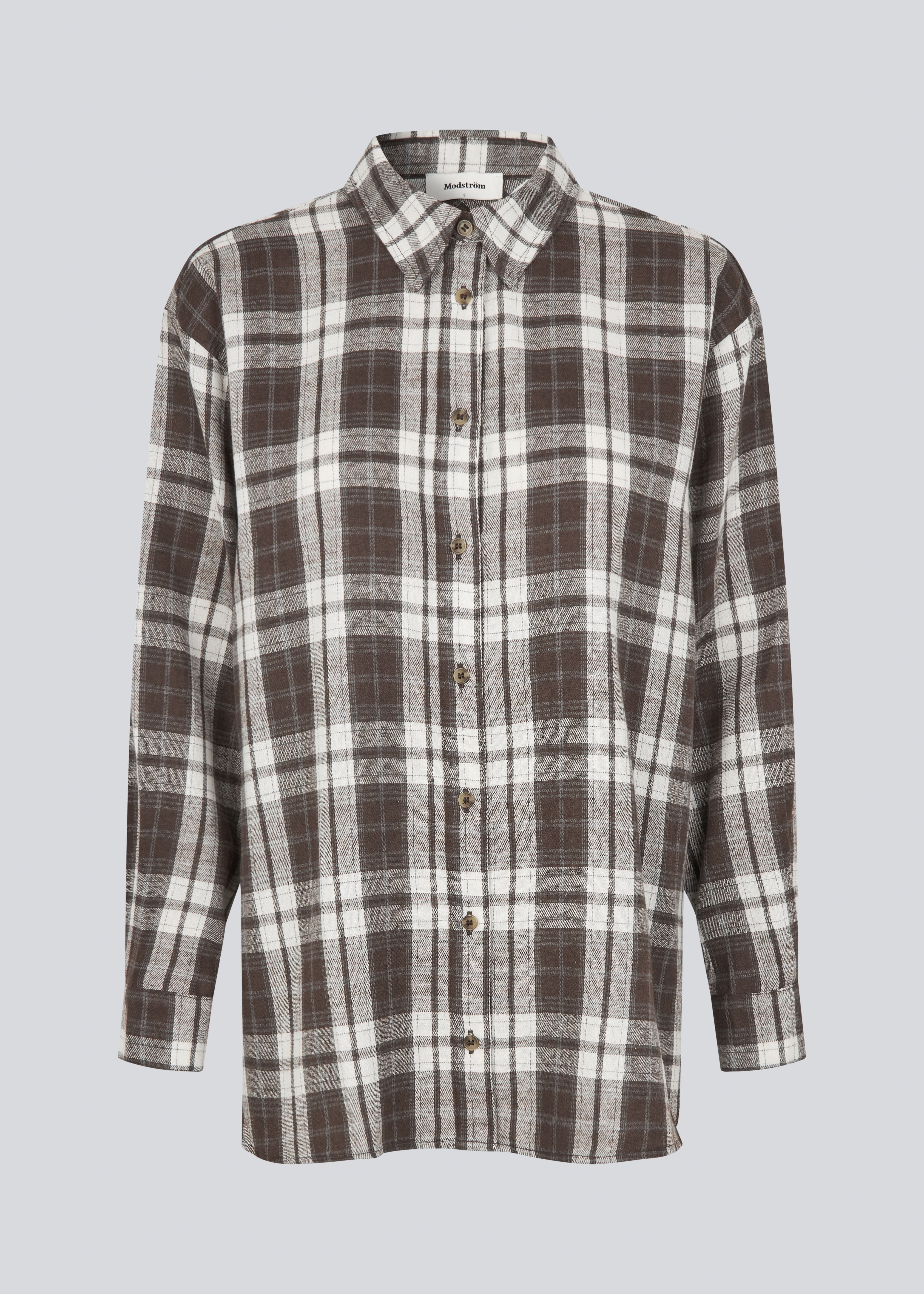 Classic oversize shirt in flannel in brown. TappoMD shirt has a chest pocket, button closure in front and a manchet with button closure.&nbsp;