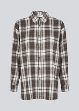 Classic oversize shirt in flannel in brown. TappoMD shirt has a chest pocket, button closure in front and a manchet with button closure.&nbsp;