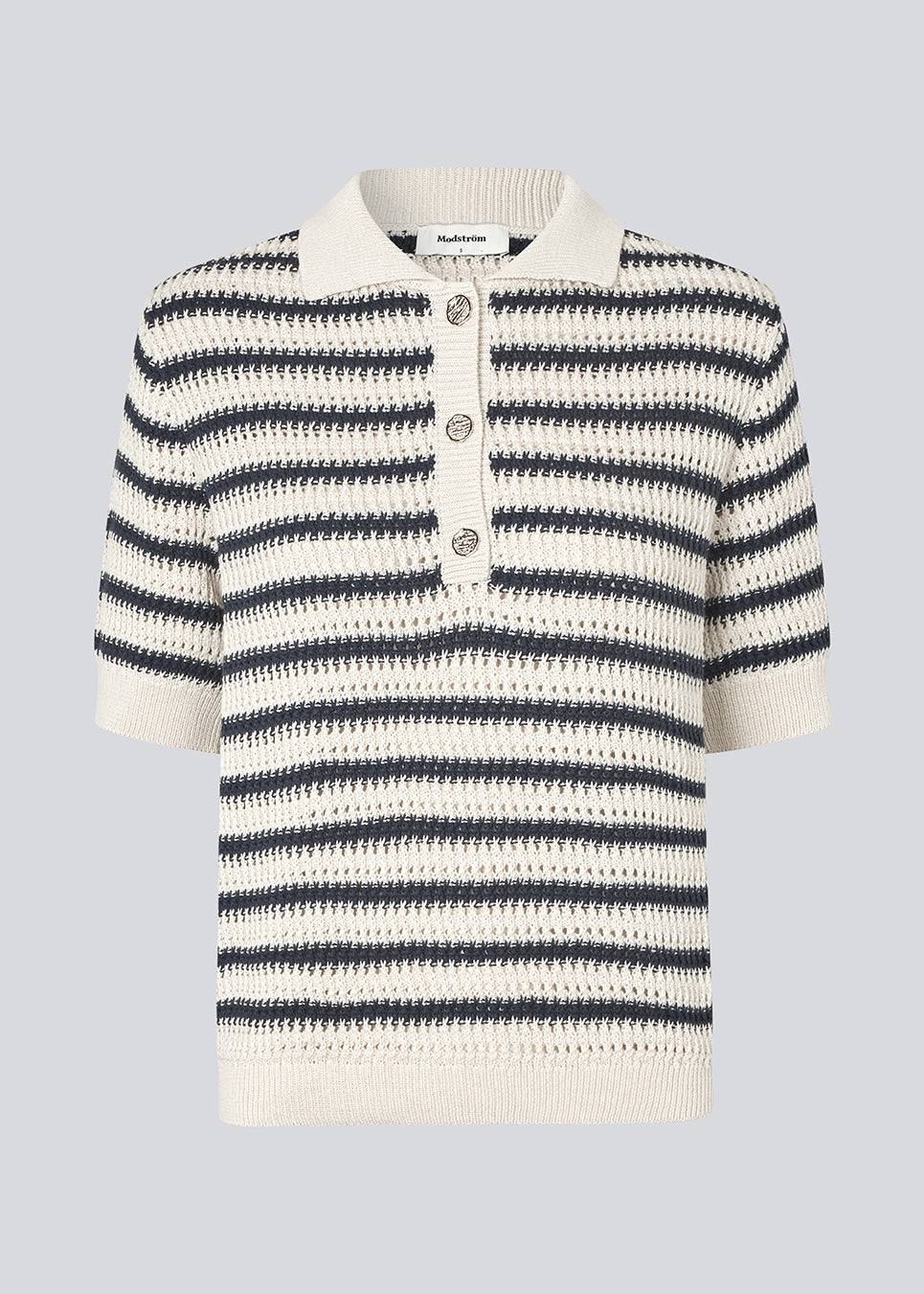 Knitted polo with short sleeves in 100% organic cotton. TellyMD SS polo has a placket with 3 gold metal buttons.