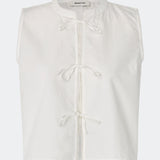 Sleeveless top crafted from a soft cotton quality. Tessamd top features tie-front closures, delicate trim details, and a clean, relaxed silhouette. A lightweight and versatile style that combines feminine details with a modern, minimalist look.