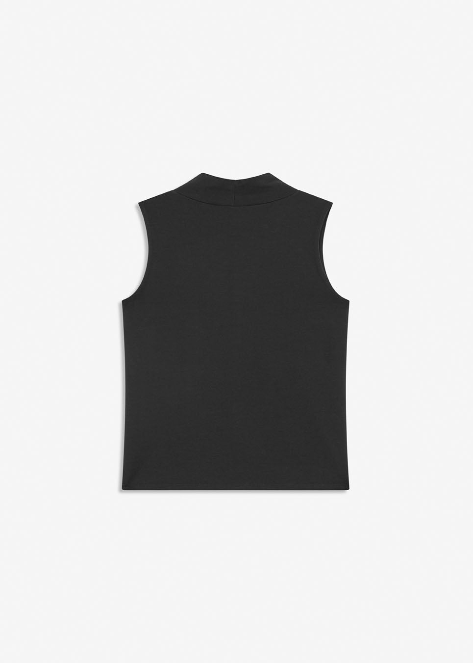 Nice top without sleeves and with a high neck. Theo top is in a nice cotton/modal quality and a basic must-have style in your wardrobe. The model is 177 cm and wears a size S/36.