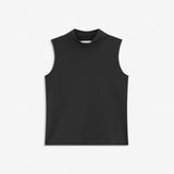 Nice top without sleeves and with a high neck. Theo top is in a nice cotton/modal quality and a basic must-have style in your wardrobe. The model is 177 cm and wears a size S/36.