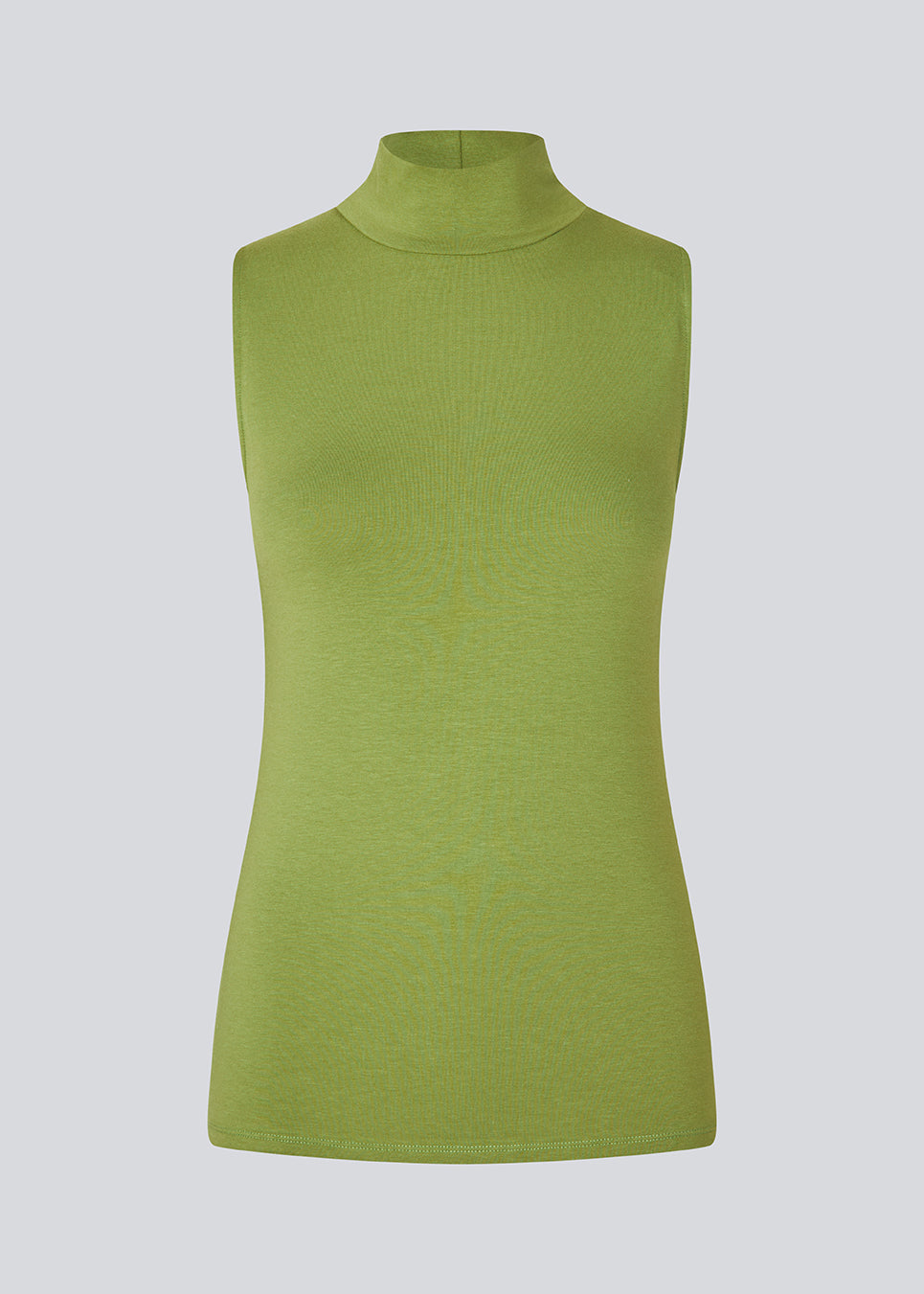 Nice green top without sleeves and with a high neck. Theo top is in a nice cotton/modal quality. The model is 175 cm and wears a size S/36