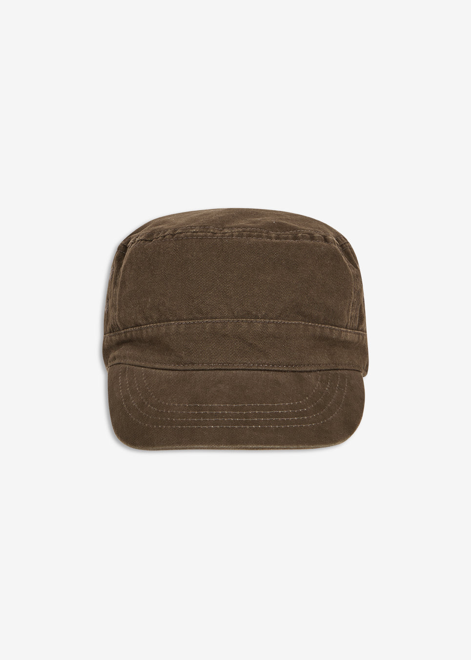 Thomasmd has a short curved brim, metal eyelets at the sides and visible topstitching.&nbsp;