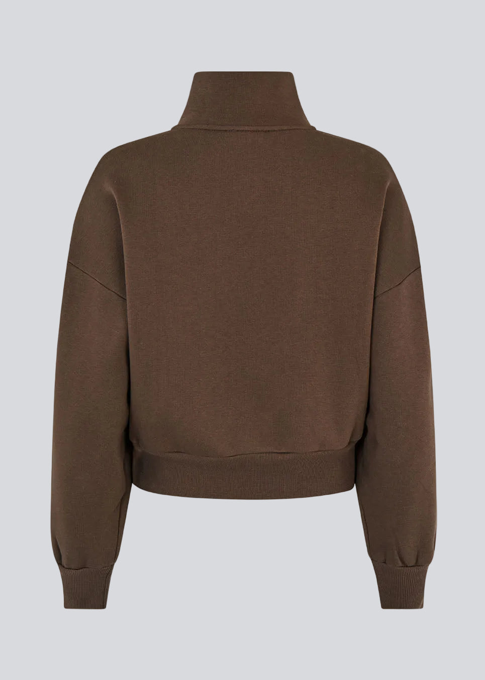 Tiamd 2way zip cardigan is designed with a high collar, a two-way zipper, and a relaxed silhouette for a cool and effortless look. A comfortable wardrobe favourite that can easily be styled for both everyday wear and matching co-ord sets.