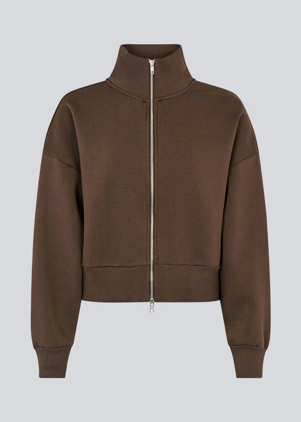 Tiamd 2way zip cardigan is designed with a high collar, a two-way zipper, and a relaxed silhouette for a cool and effortless look. A comfortable wardrobe favourite that can easily be styled for both everyday wear and matching co-ord sets.