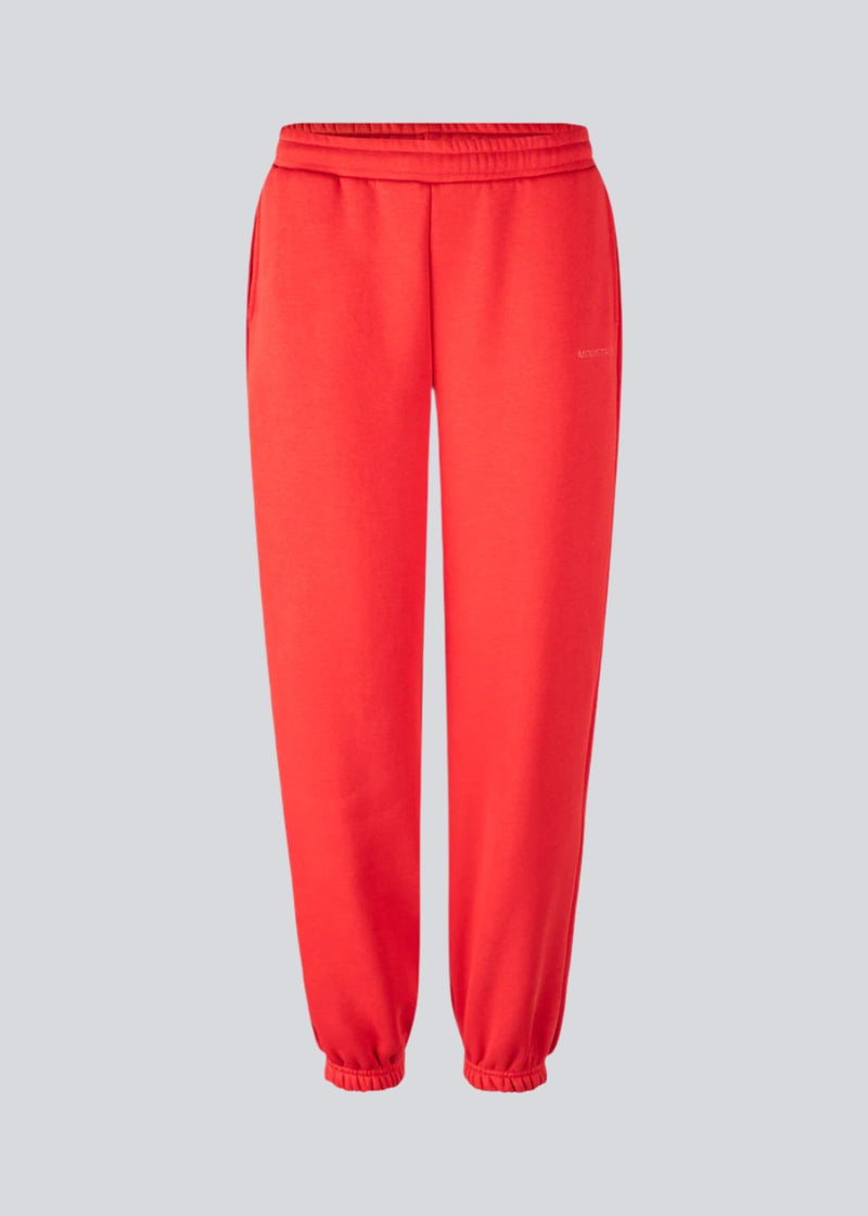 Sweatpants in bright red with logo in a cotton mixture. TiaMD pants have sidepockets, tieband, and an elastic in the bottom and waist.&nbsp;