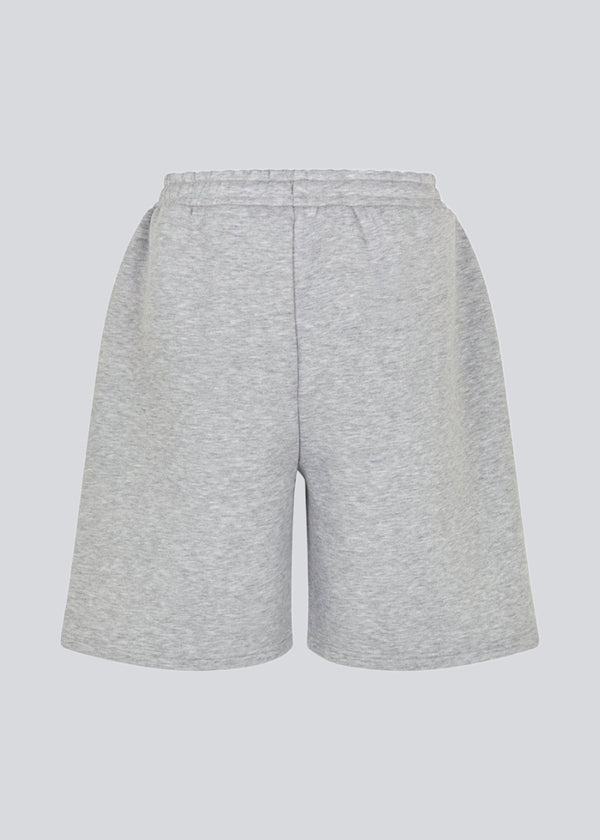 Sweatshorts in grey with logo in a cotton mixture. TiaMD shorts have side pockets, a tie band, and an elastic waistband.