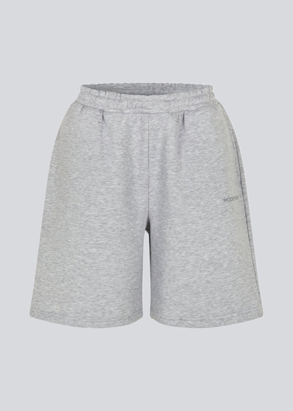 Sweatshorts in grey with logo in a cotton mixture. TiaMD shorts have side pockets, a tie band, and an elastic waistband.