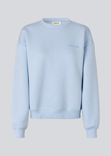 The sweatshirt is light blue/baby blue with a logo made of a cotton mixture. TiaMD sweat has a round neckline and ribbing at the sleeves and bottom.&nbsp;