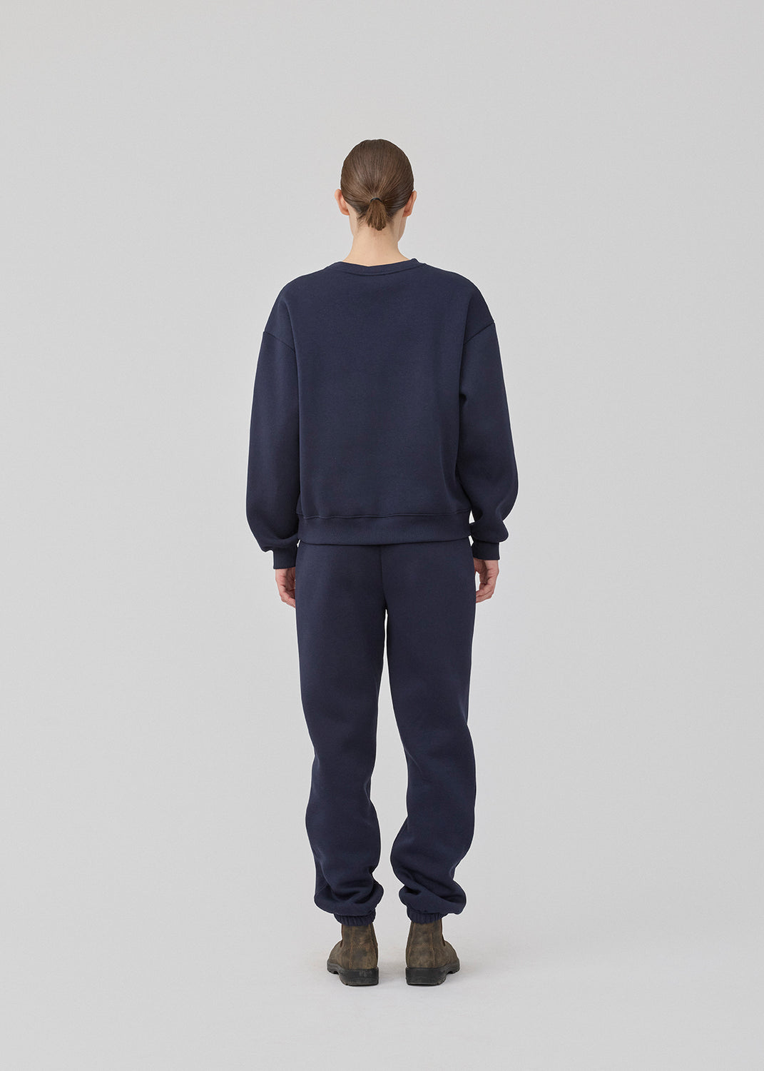 <p>Sweatshirt in navy blue with logo made in a cotton mixture. TiaMD sweat has a round neckline and ribbing at the sleeves and bottom.</p> <p>Style with matching sweatpants here.</p>