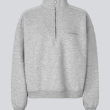 Sweatshirt with logo made in a cotton mixture. TiaMD sweat has a high neck with a zipper and ribbing at the sleeves. 